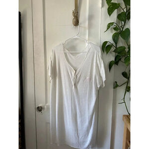 Women’s size x-large White Floral nightgown